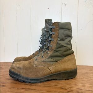 Belleville Military/Combat Tactical
Steel-Toe Vibram Traction Boots 10.5
Mens